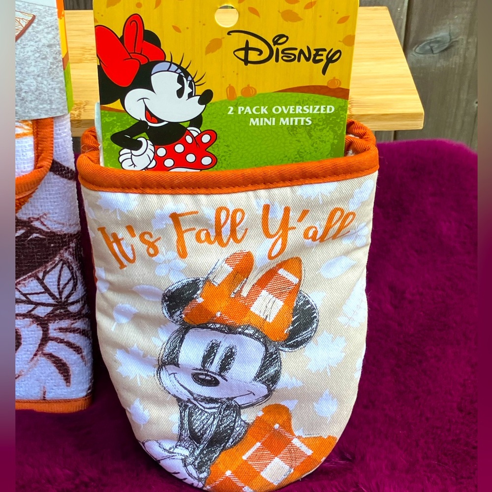 Mickey & Minnie Mouse Kitchen Linens Set. - Picture 5 of 5